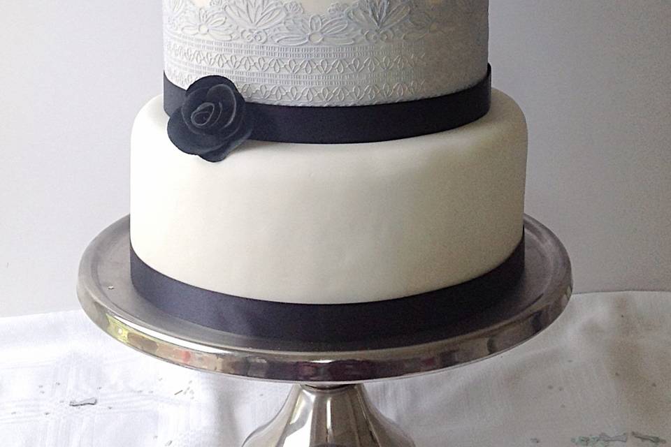 Black rose and lace cake