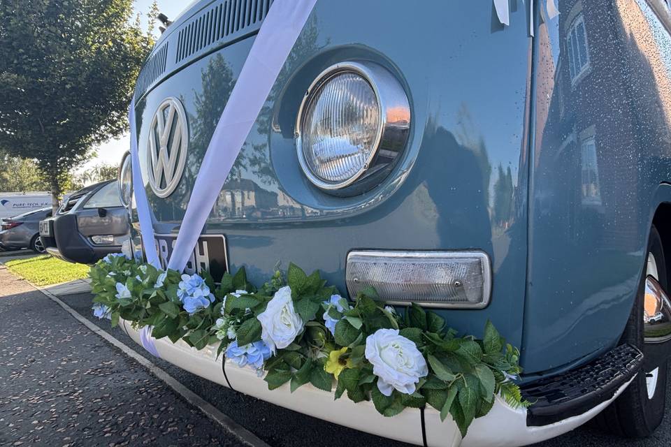 Standard garland and ribbons