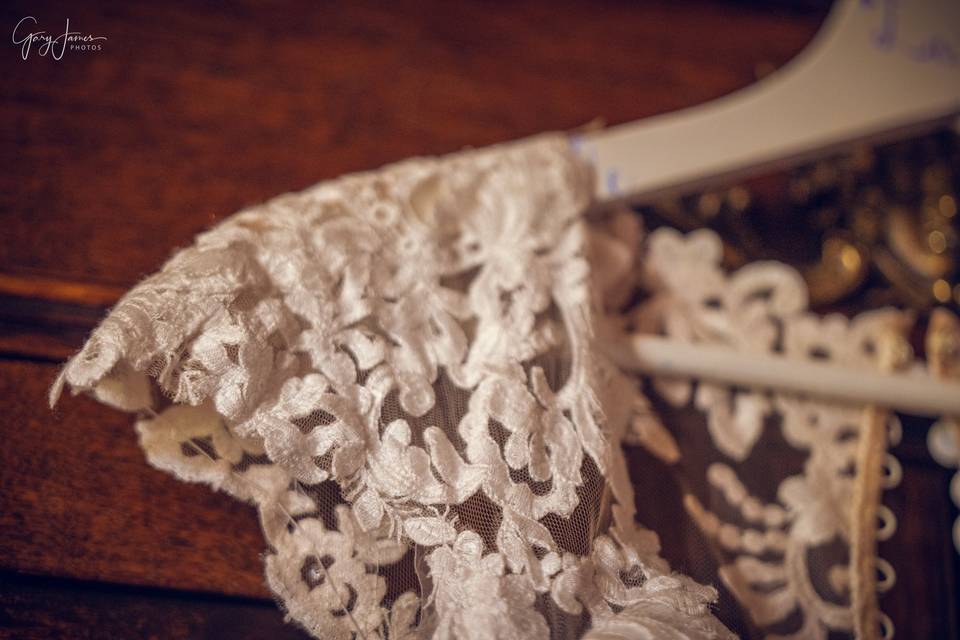 Cap sleeves and in lace!