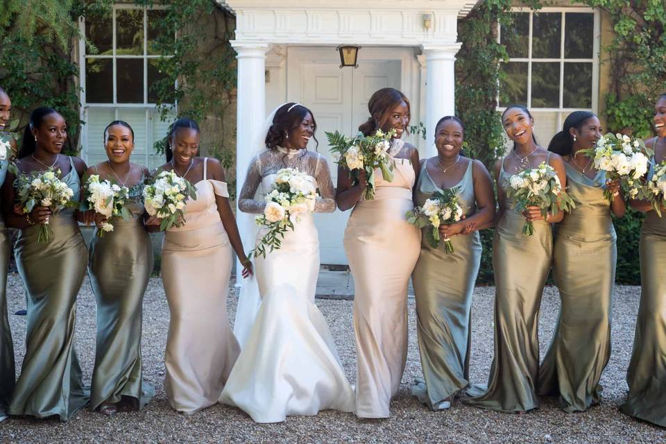 Bride & her bridesmaids