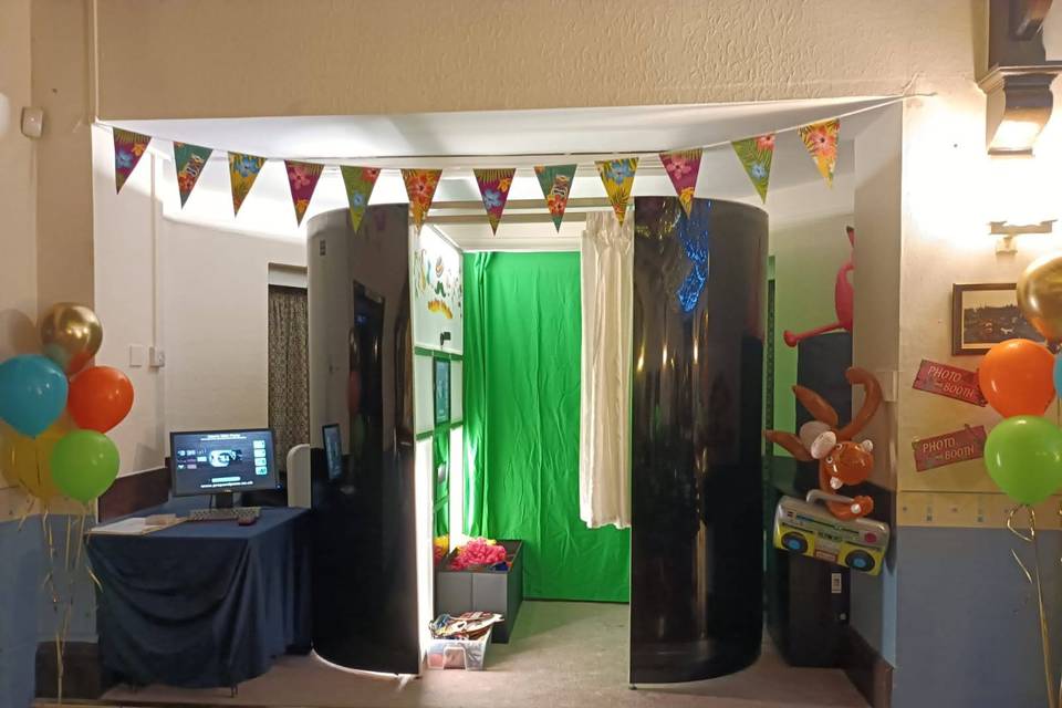 Prop & Pose Photobooths