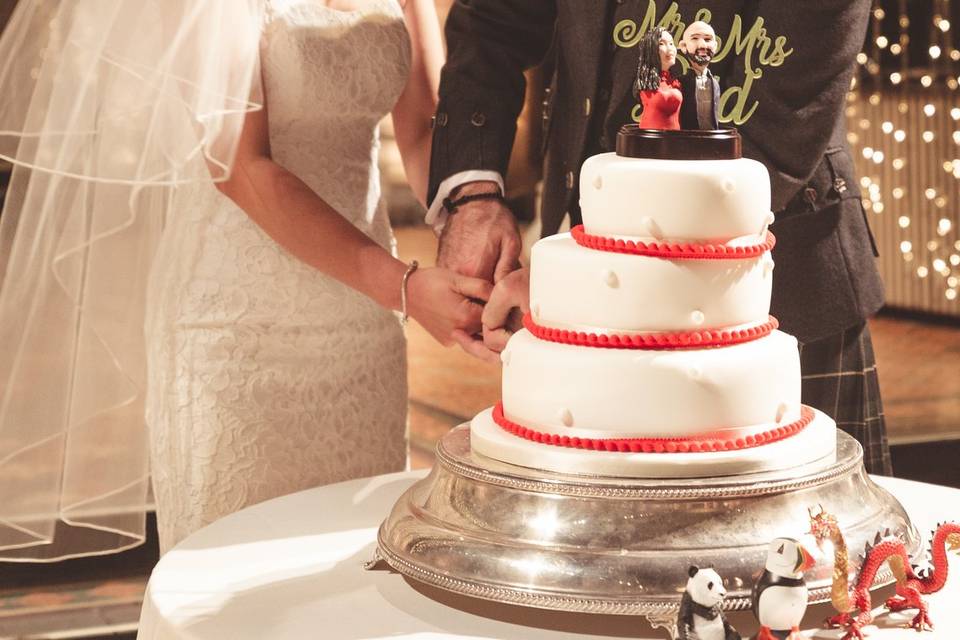 Cutting Cake