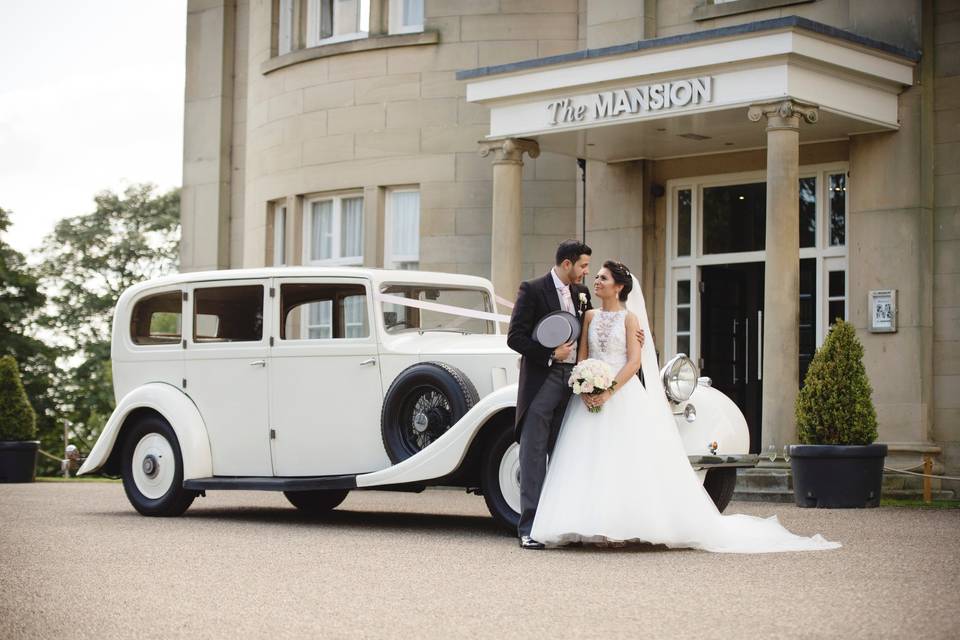 Elegant arrival at The Mansion