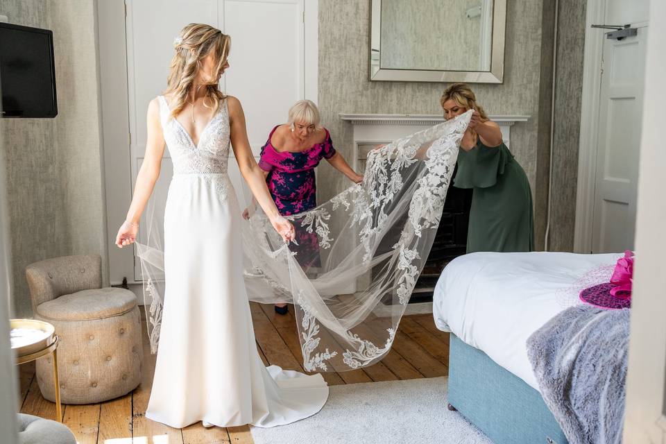 Bride getting her veil on