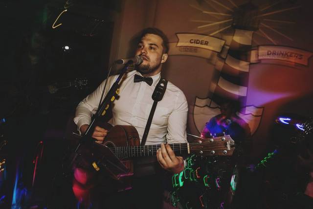 Laurels - Wedding Band