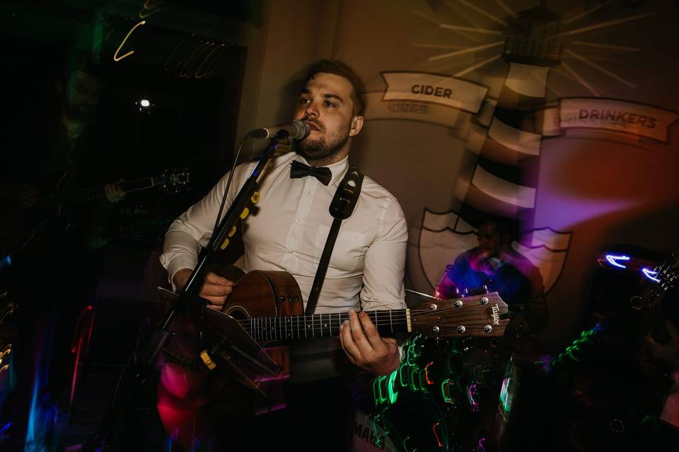 Laurels - Wedding Band