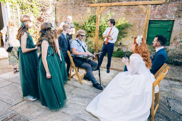 Caricatures in a walled garden