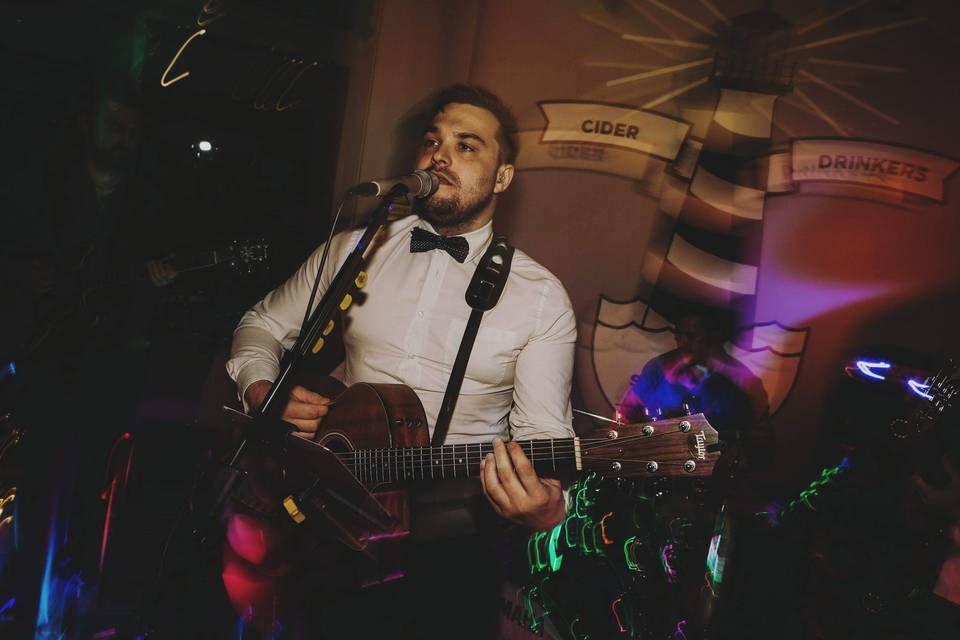 Laurels - Wedding Band