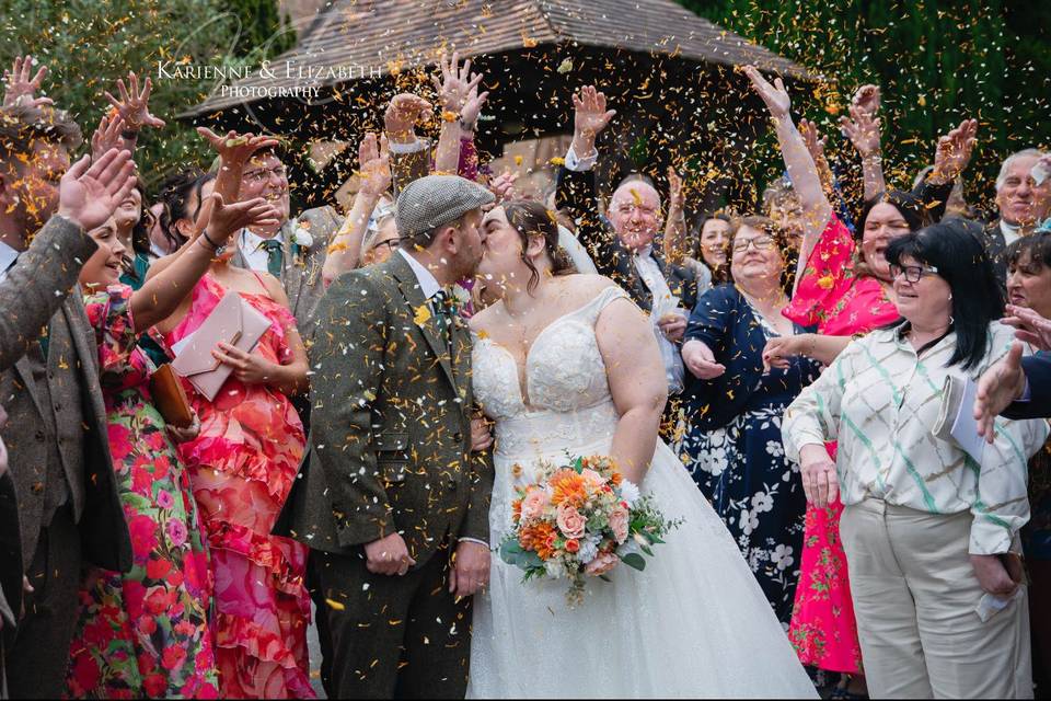 Confetti throw