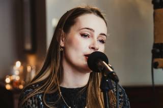 Emily Jane Sings
