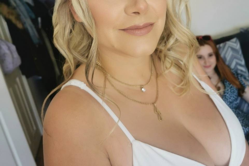 Bridal hair and make-up