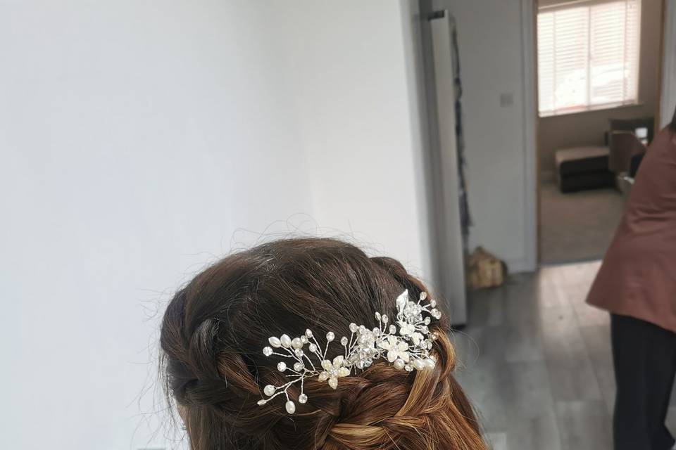 Wedding party hairstyling