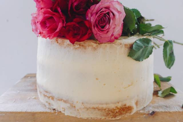 Lily Cake in Worcestershire - Wedding Cakes | hitched.co.uk