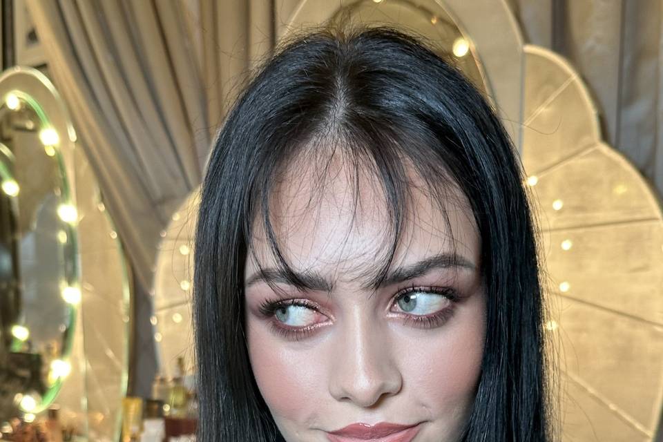 Soft mauve eye look