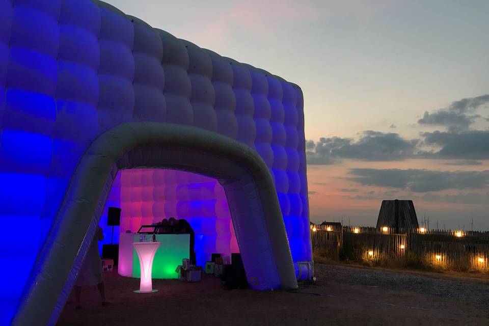 Inflatable cube venue