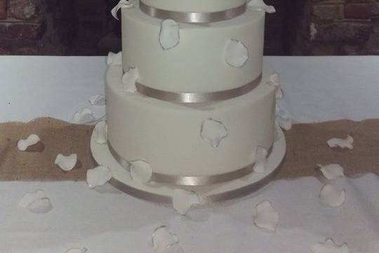 Classic wedding cake