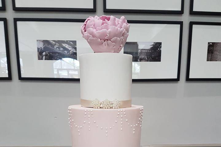 Contemporary cake