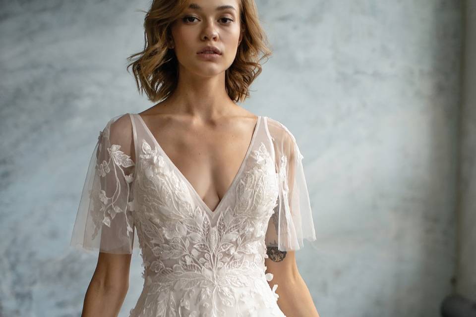 Delphine - Lace Wedding Dress