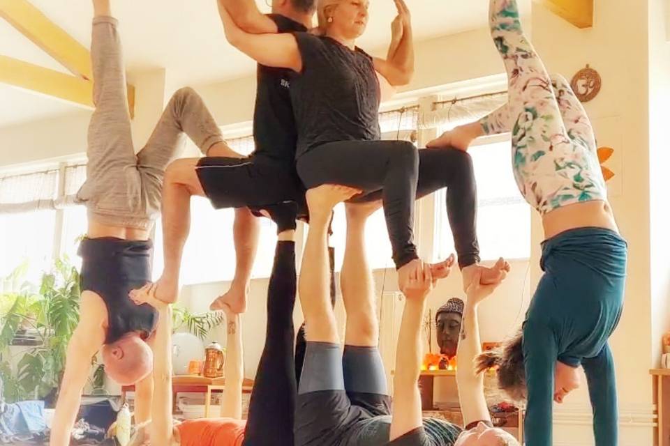 Acro yoga