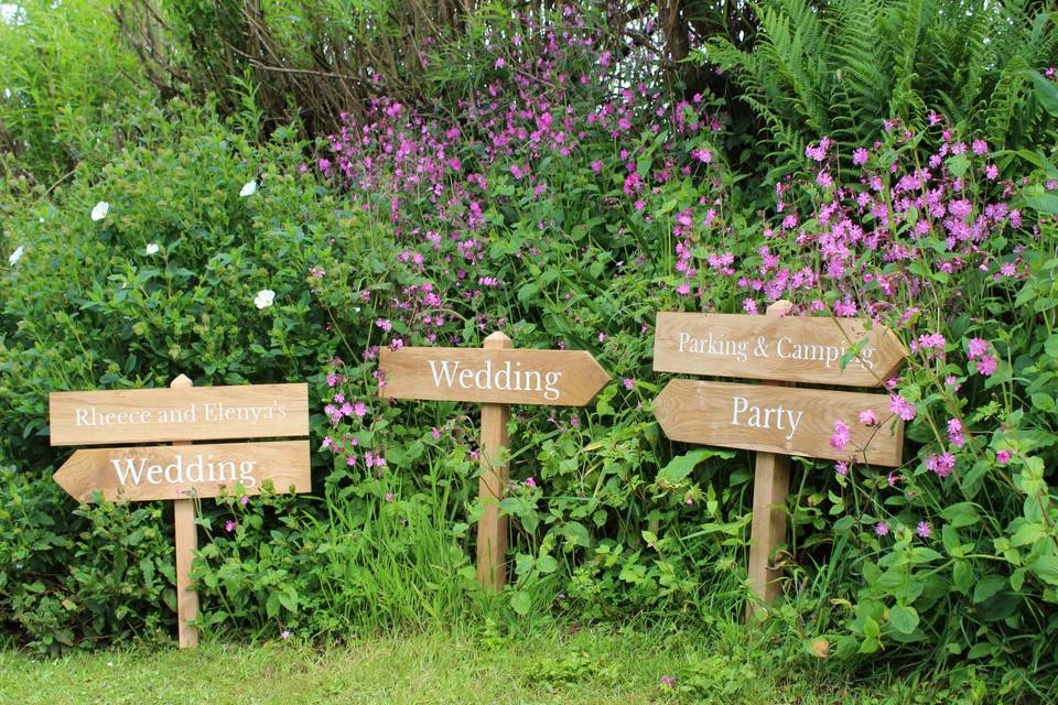 Country Lane Wedding Signs