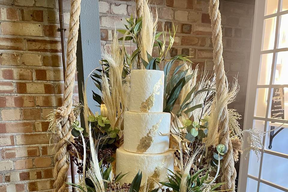 Boho design with cake crown