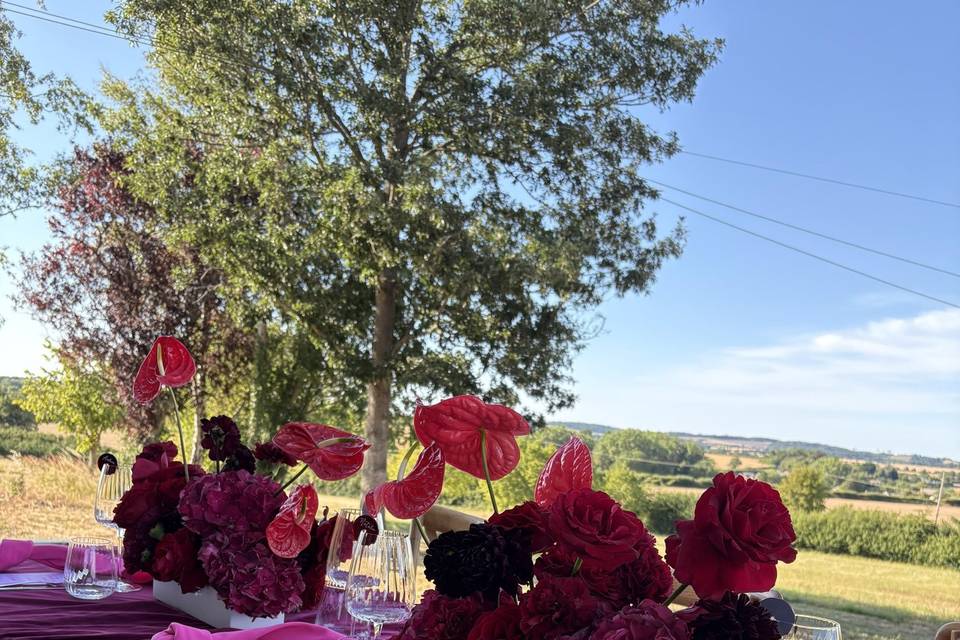 Red and pink tablescape