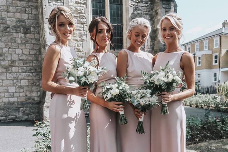 Bridesmaids & bouquets