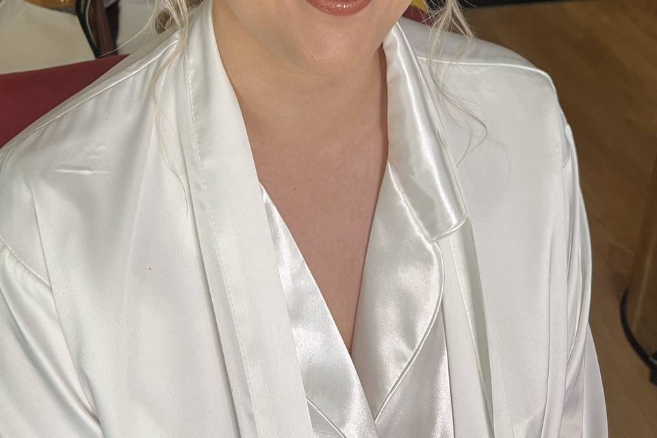 Neutral summer bridal makeup