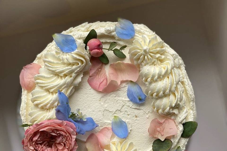 Spray rose single wedding cake