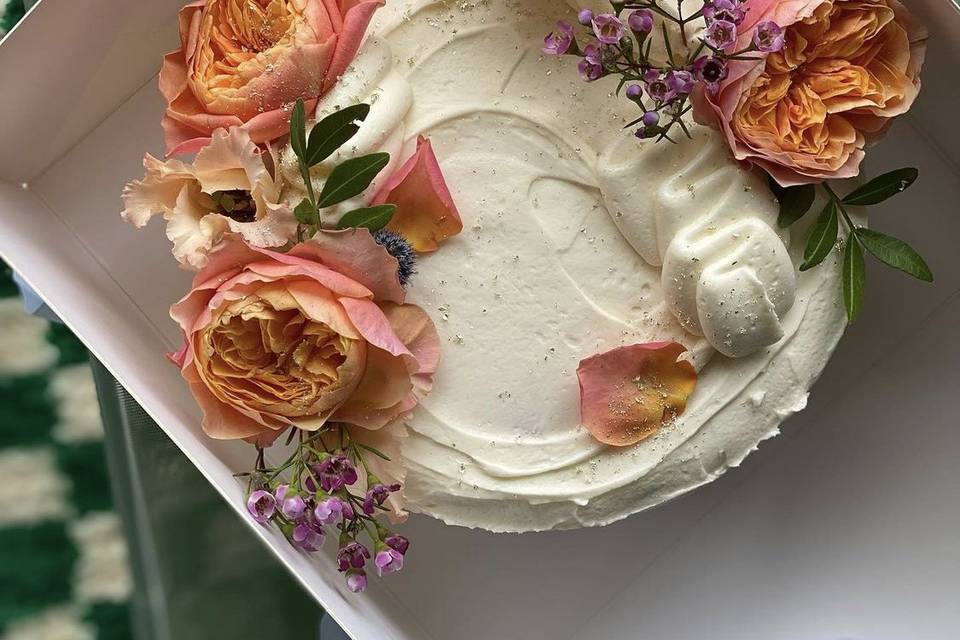 Spray rose single wedding cake