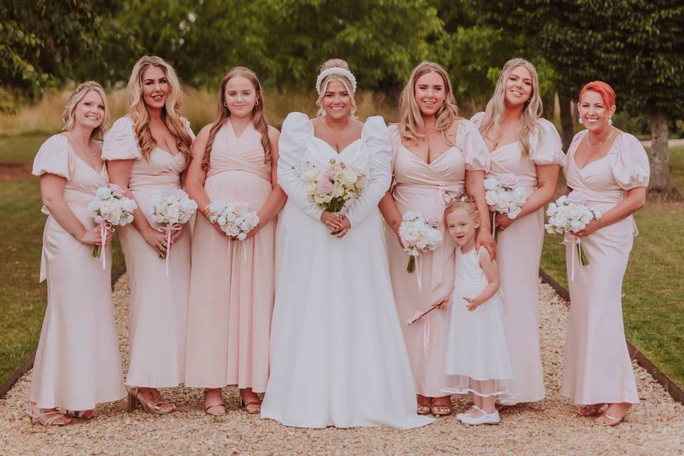 Tyler & her bridesmaids
