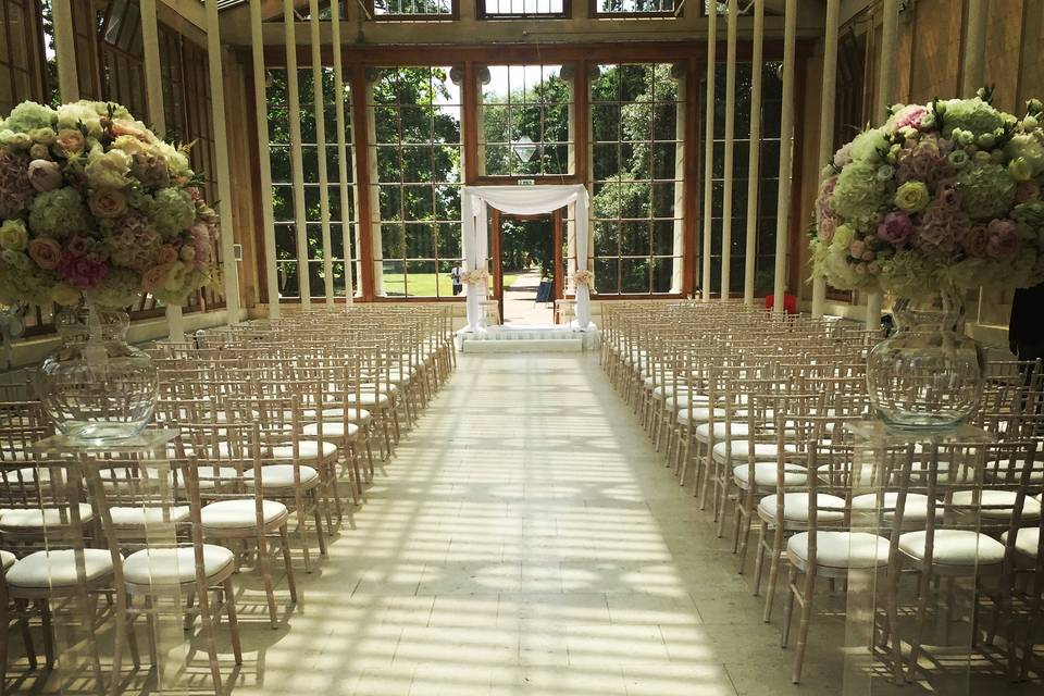 Simple conservatory ceremony setup