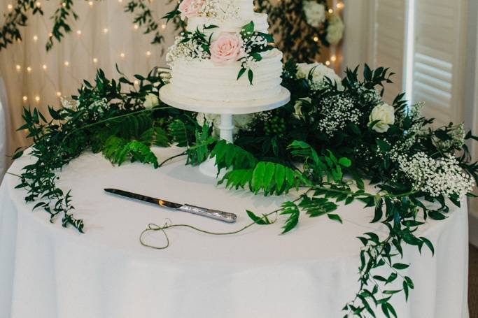 Wedding cake with backdrop