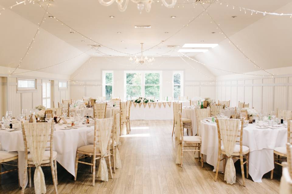 Wedding cake with backdrop