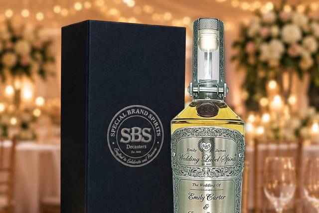 Decanter and presentation box