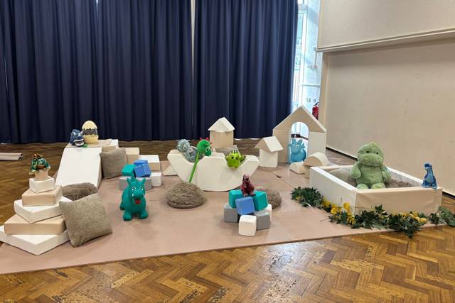 Poppy Plus - Roar & Explore