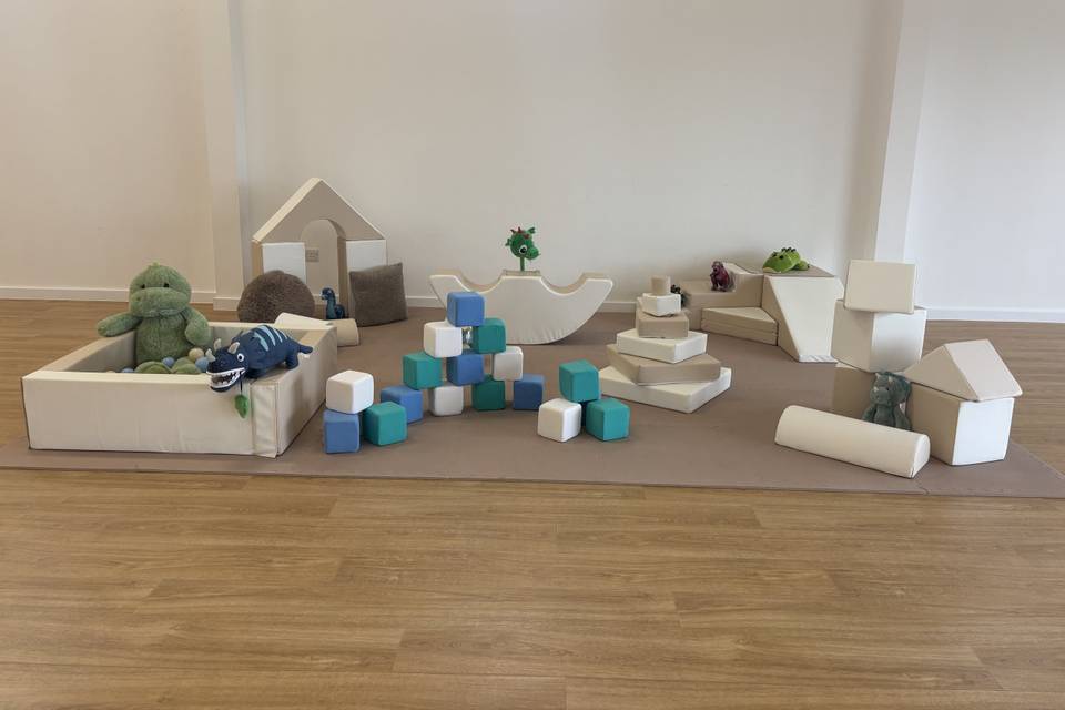 Dinosaur's roar and explore