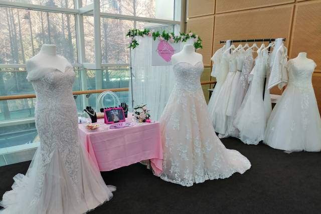 Amour bridal outlet boutique