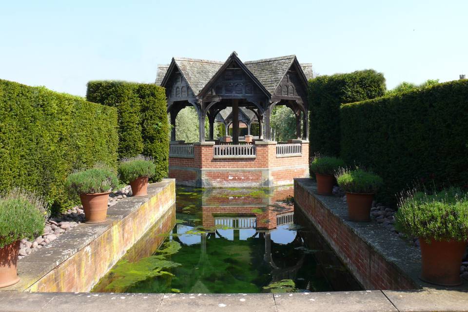 Hampton Court Castle Gardens