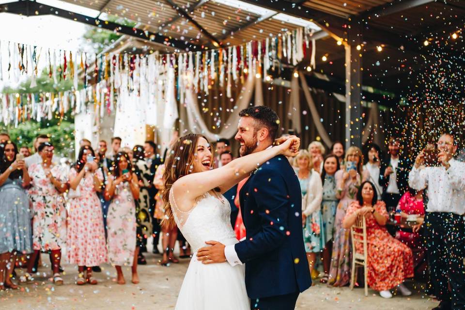 Confetti during first dance!