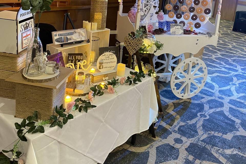 Centre pieces and cart