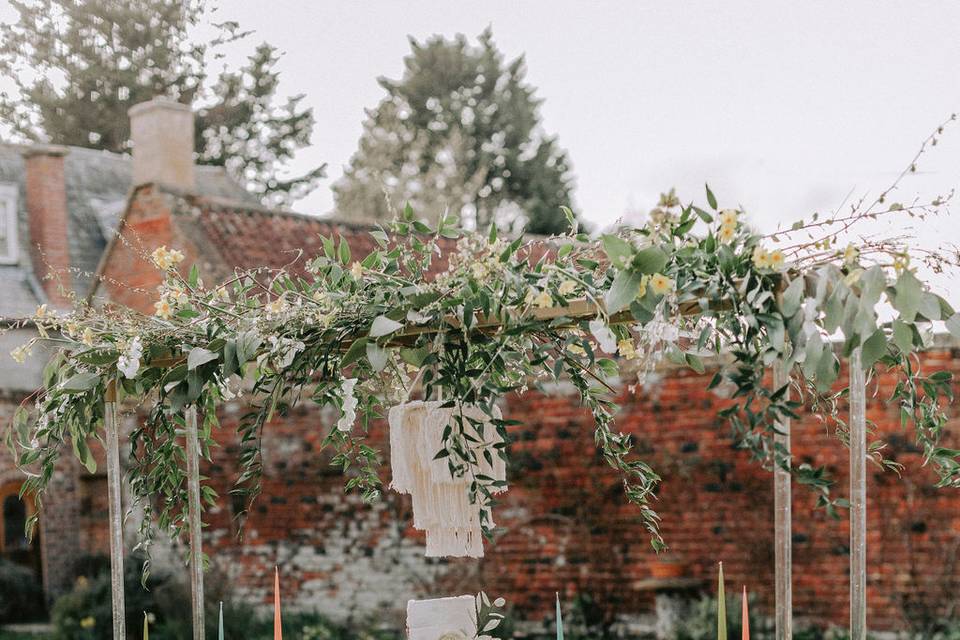 Table runner and chandelier