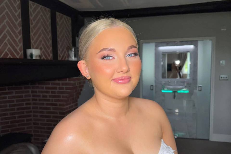 Pinky bride glam