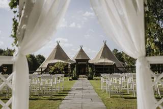 Weddings at Nuddock Wood Lake