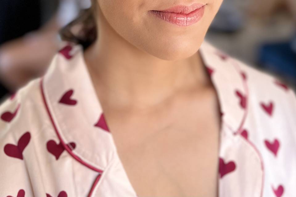 Bridesmaid in soft glam