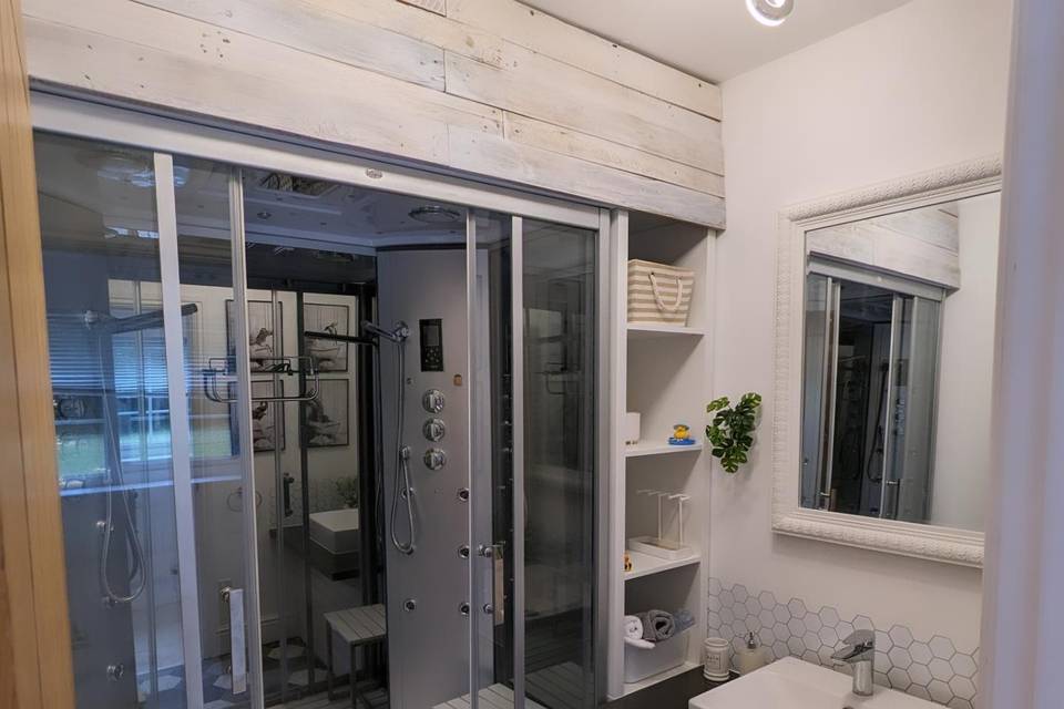 Airbnb - Shower Area