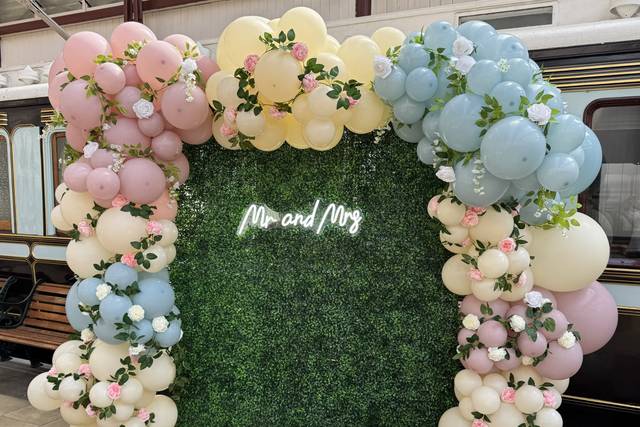 Mr & Mrs Neon Light Setup
