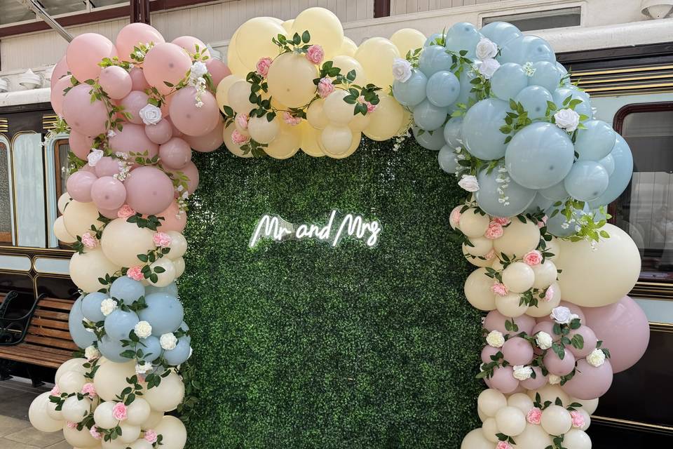 Mr & Mrs Neon Light Setup