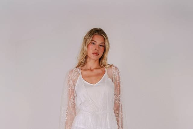 The flowing lace Alice robe