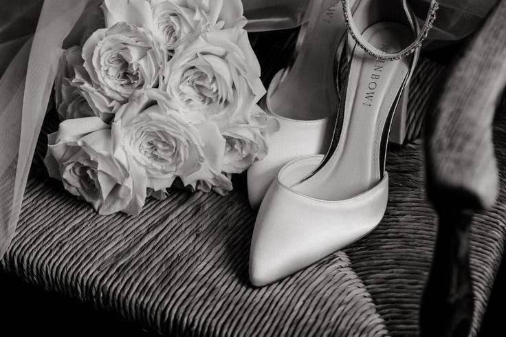 Veils, shoes and florals